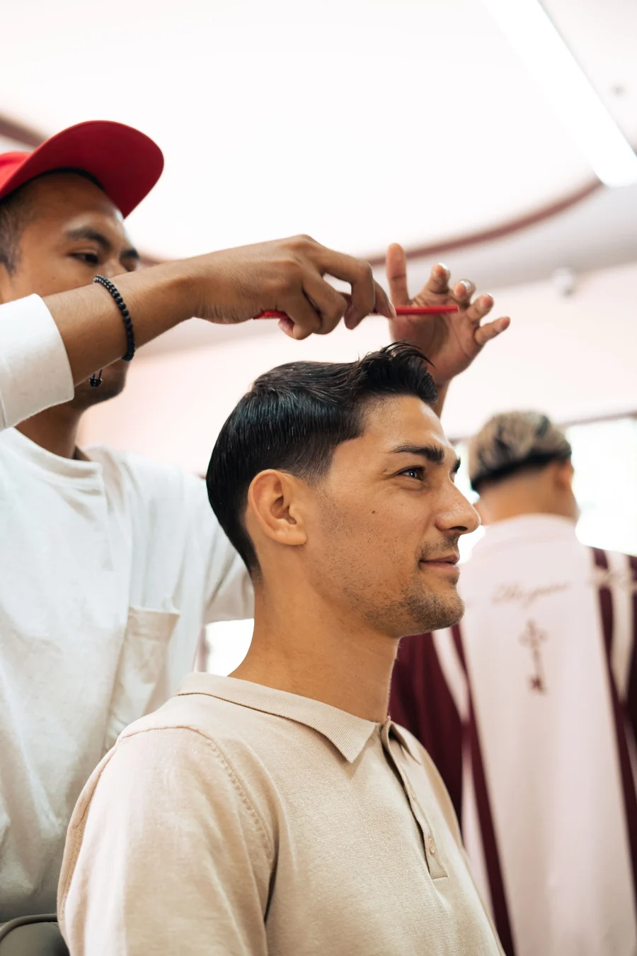 Detail proses haircut di Key Barber